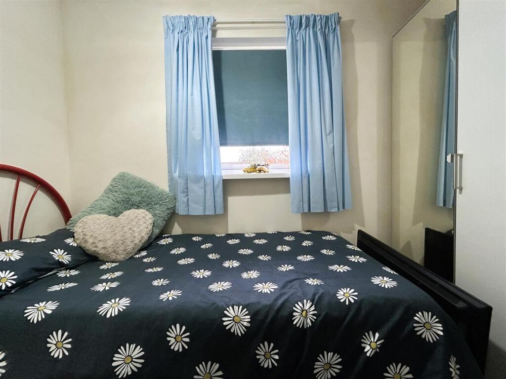 bedroom 3.JPG
