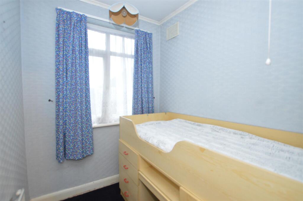 9 Villiers Avenue bed 3.JPG