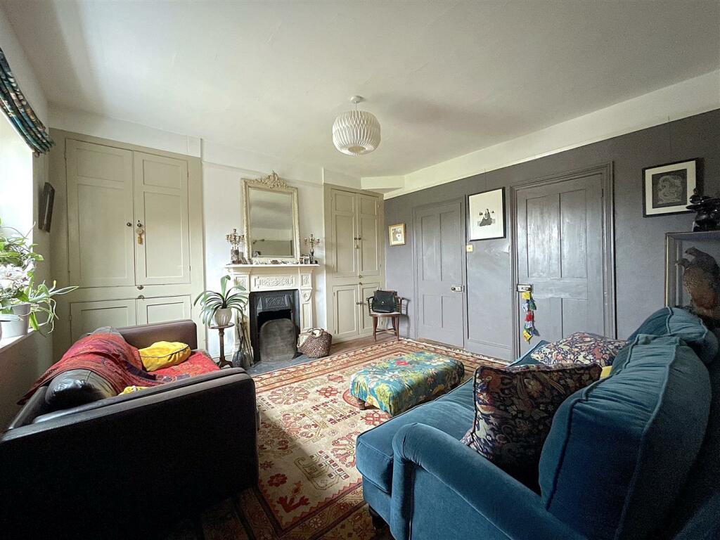 Living Room (3).jpeg