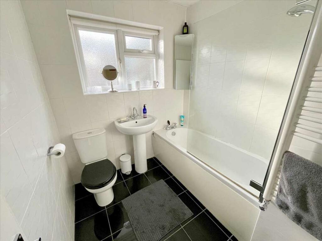 BATHROOM/WC