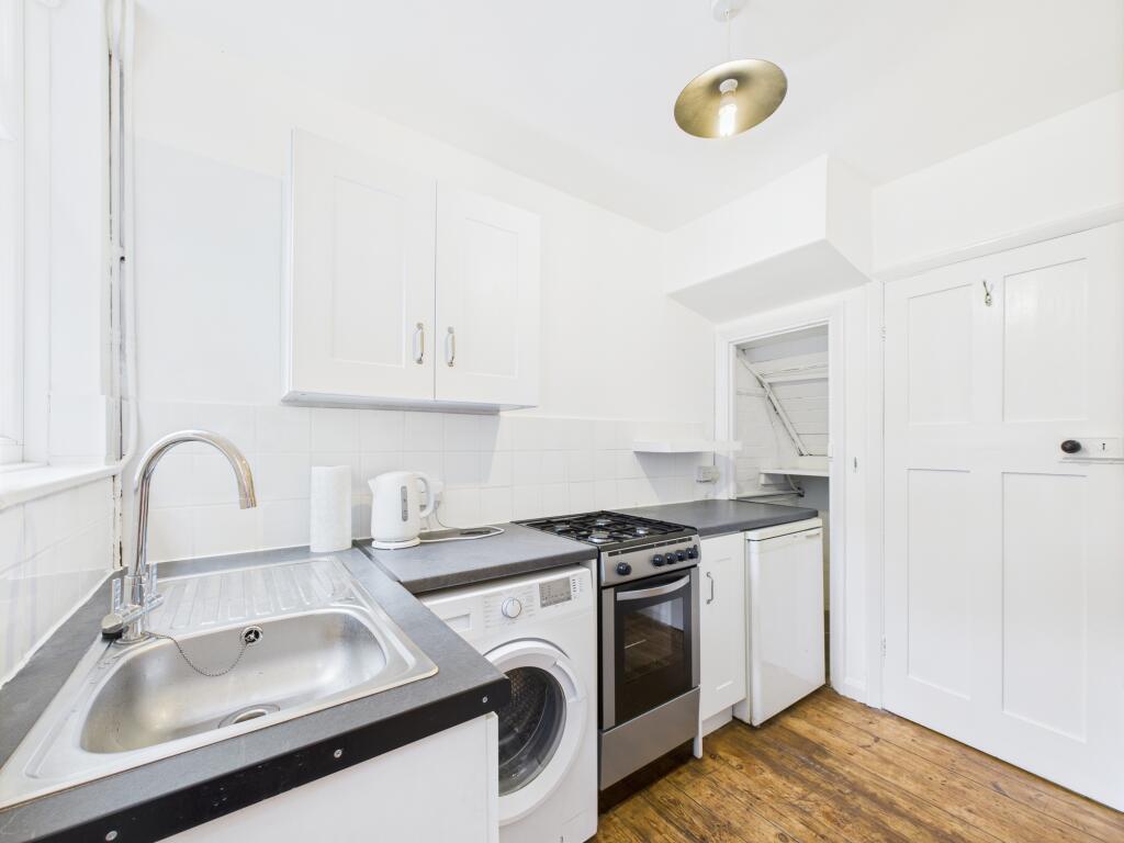 CAM02519G0-PR0317-STILL013