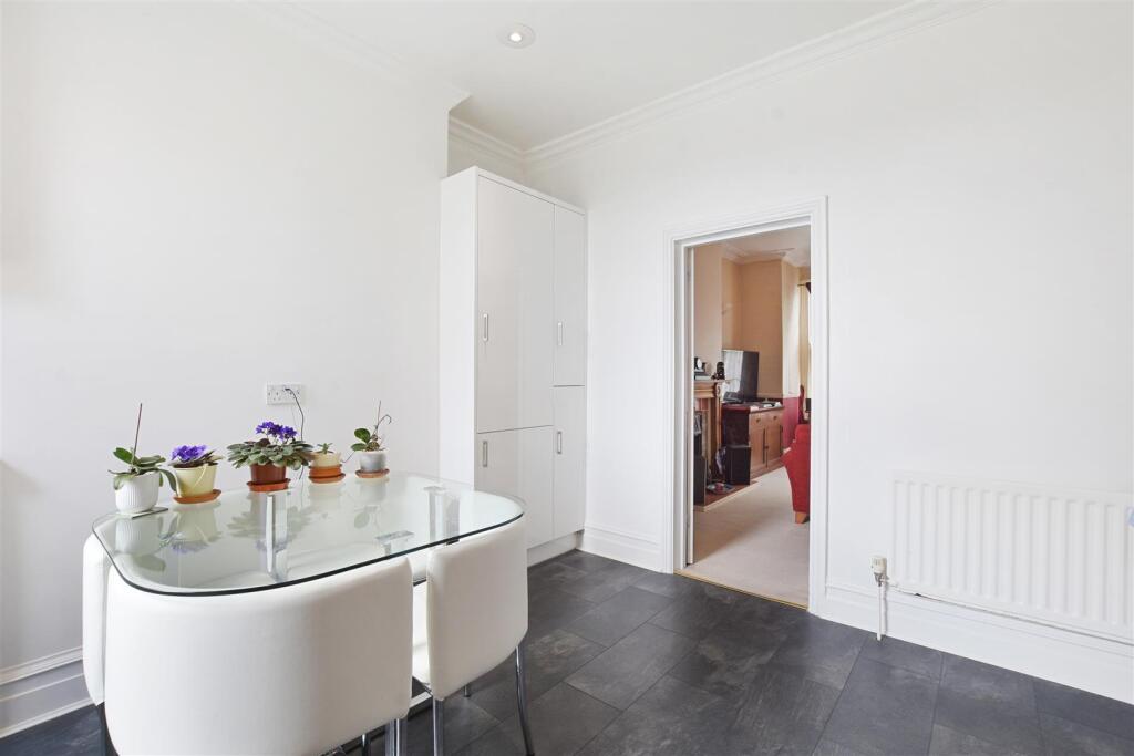 11-3931GCWT - 8C Chevening Road - Kitchen 3 Origin