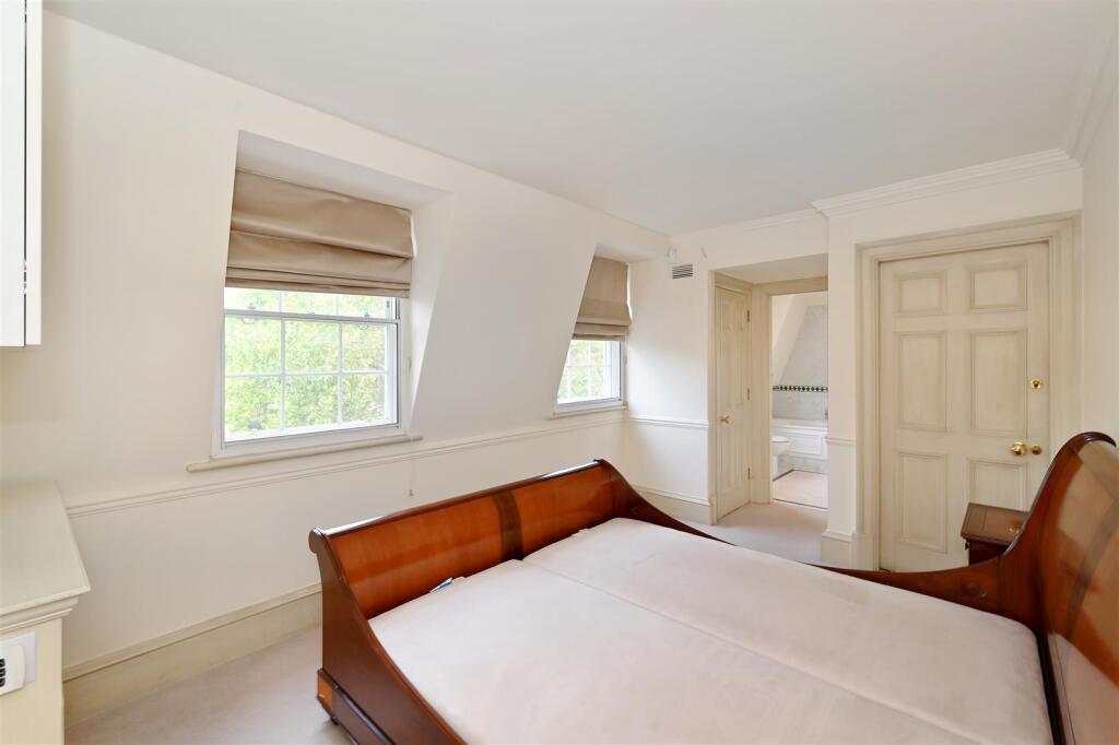 F-1-Eaton-Square (14).JPG