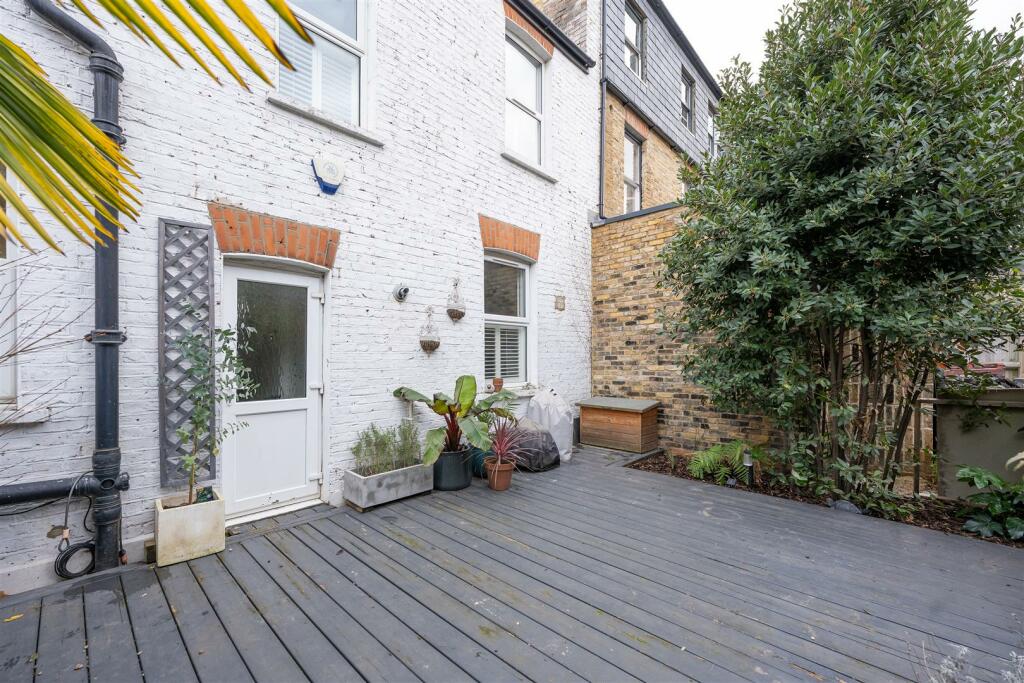 Cavendish Drive E11