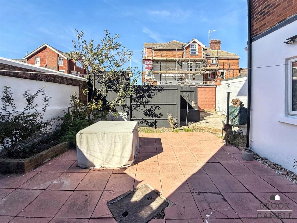 01323 438506