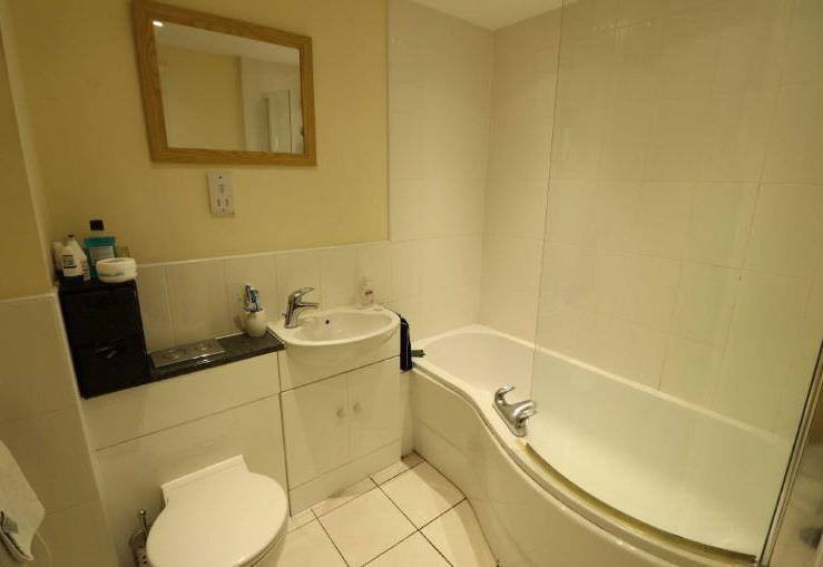 Bathroom 1.jpg