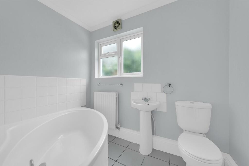 GROUND FLOOR FAMILY BATHROOM