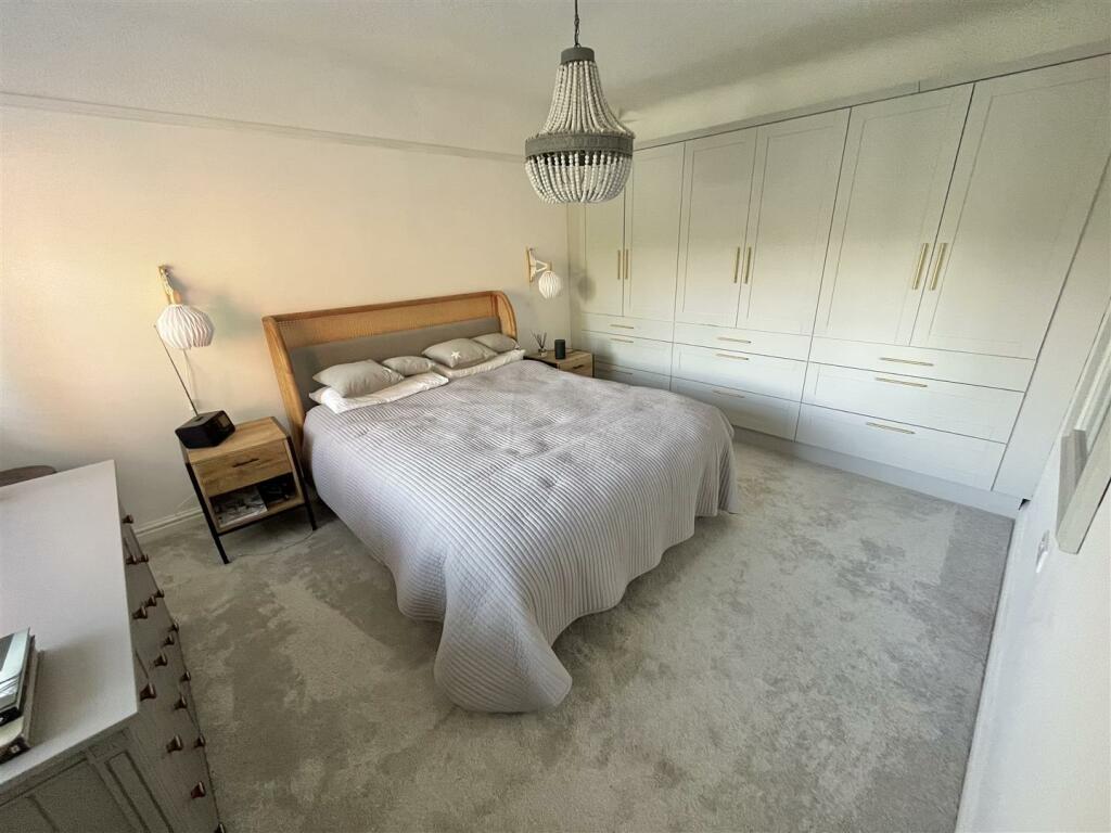 Bedroom 1.jpg