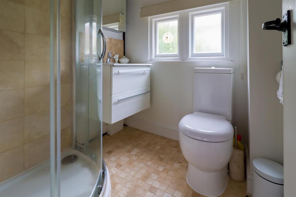 EN-SUITE SHOWER WC