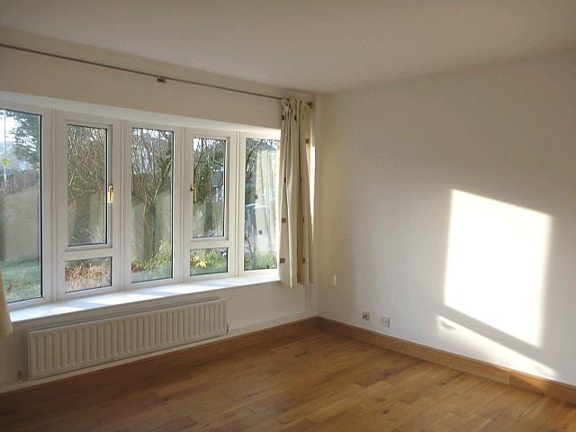 Sitting/dining room