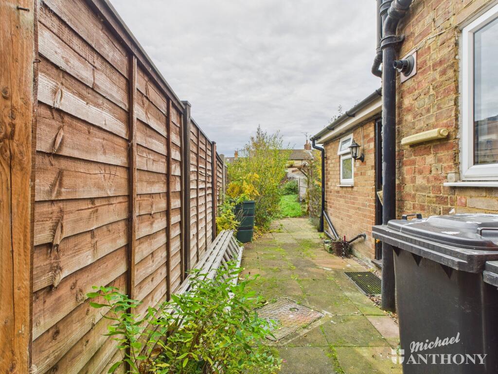 CAM02773G0-PR0376-STILL040