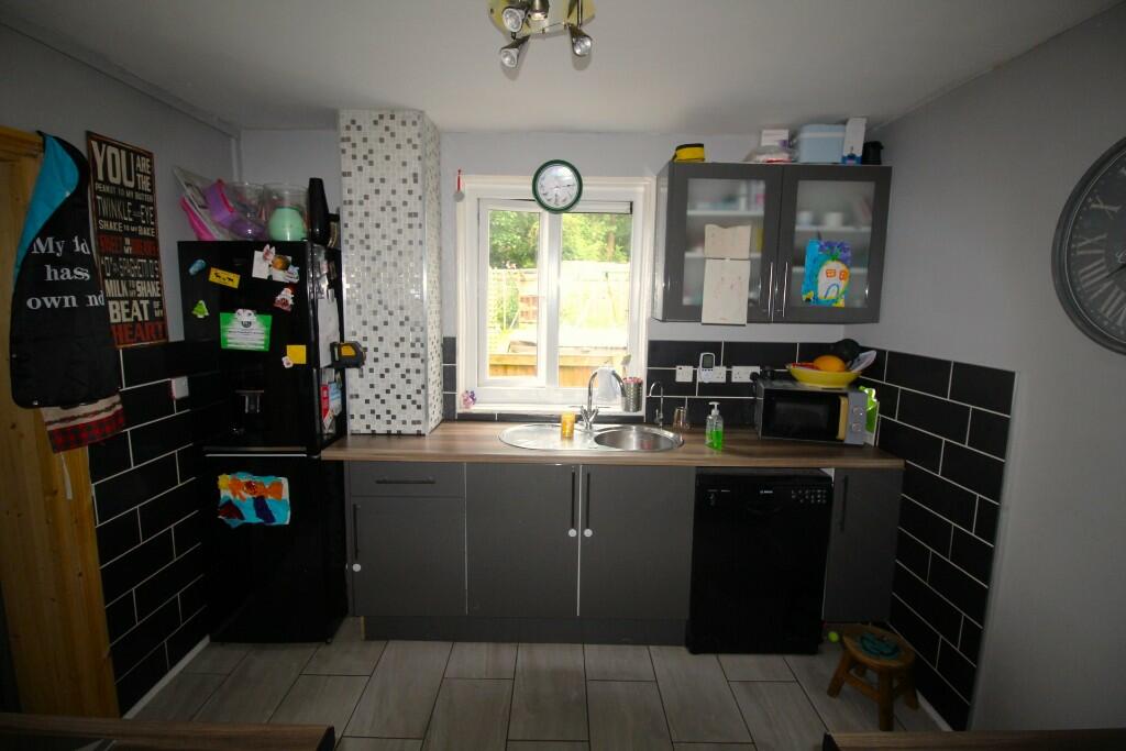 Kitchen (c)