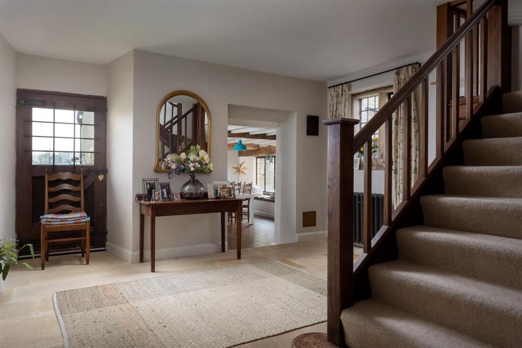 34 - Dowmans Farmhouse - GL53 9QY - Web.jpg