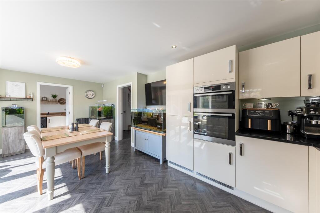 4 Brooke Avenue-003.jpg