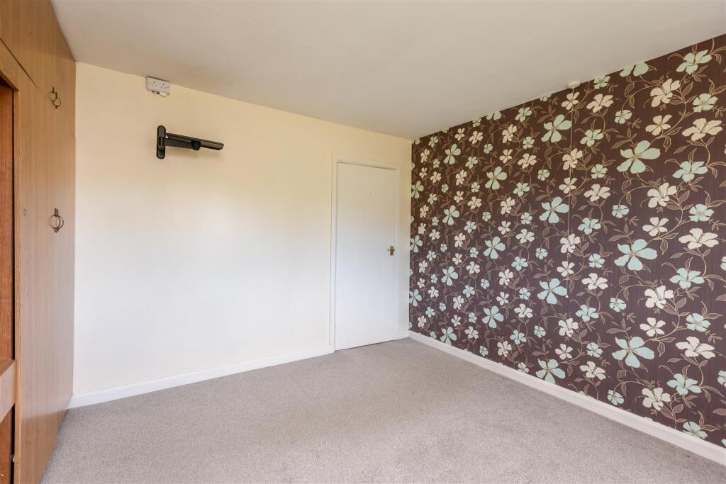 Hemsworth Lodge Bedroom 3-2.jpg