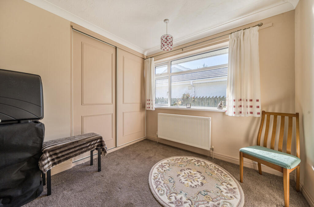 1356439-5-68d664d...