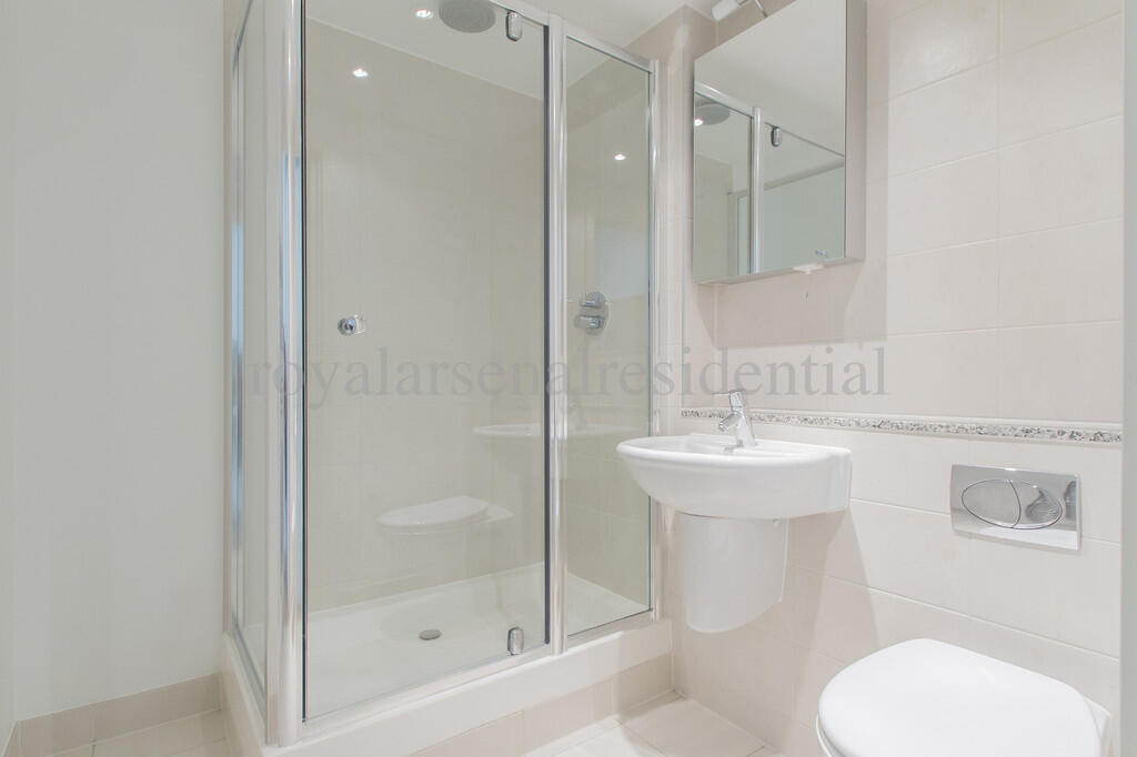 F19 BLD 50 SHOWER