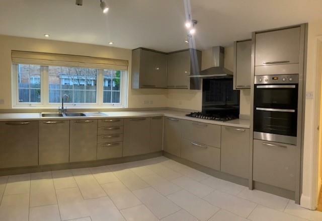 Kitchen 1.jpg