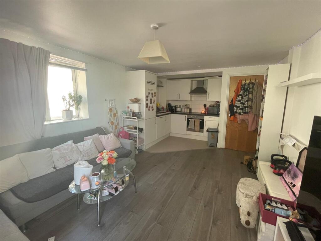 Lounge/Kitchen