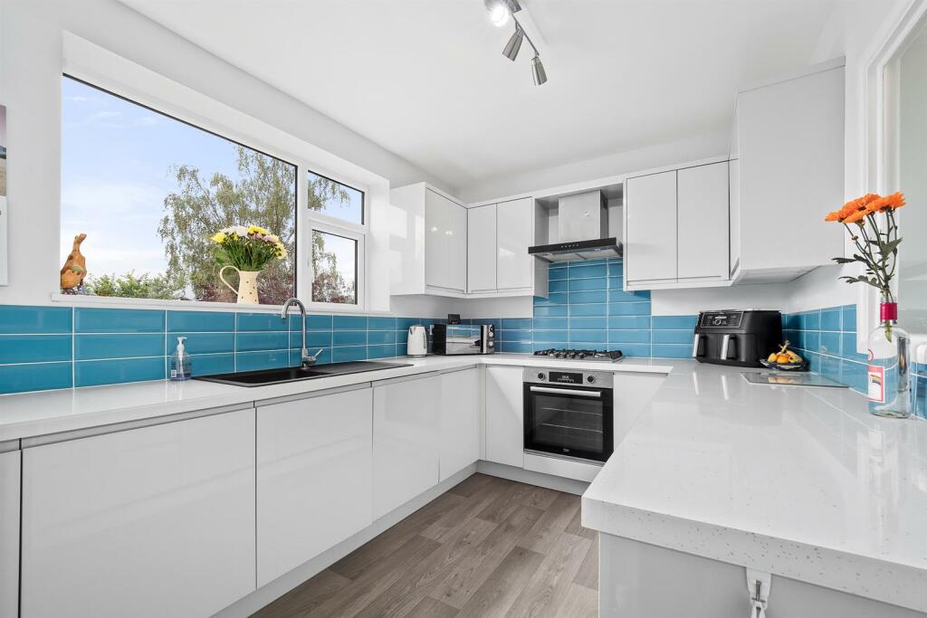Flat 13 Brookhurst Court-7.jpg