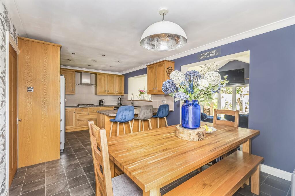 KITCHEN / DINER