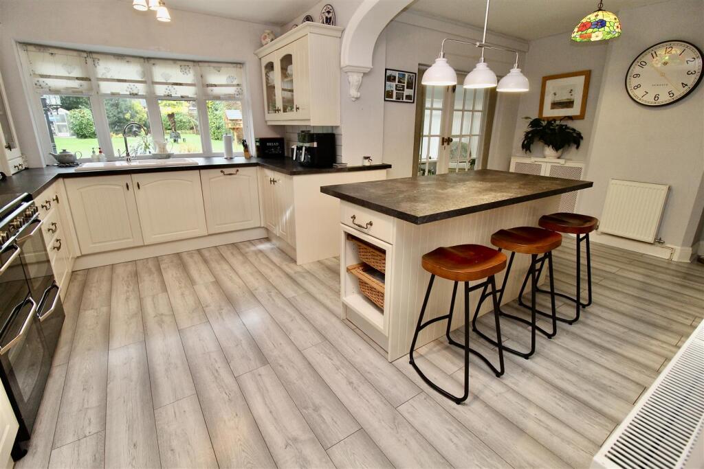 L-Shaped Kitchen/Dining Room