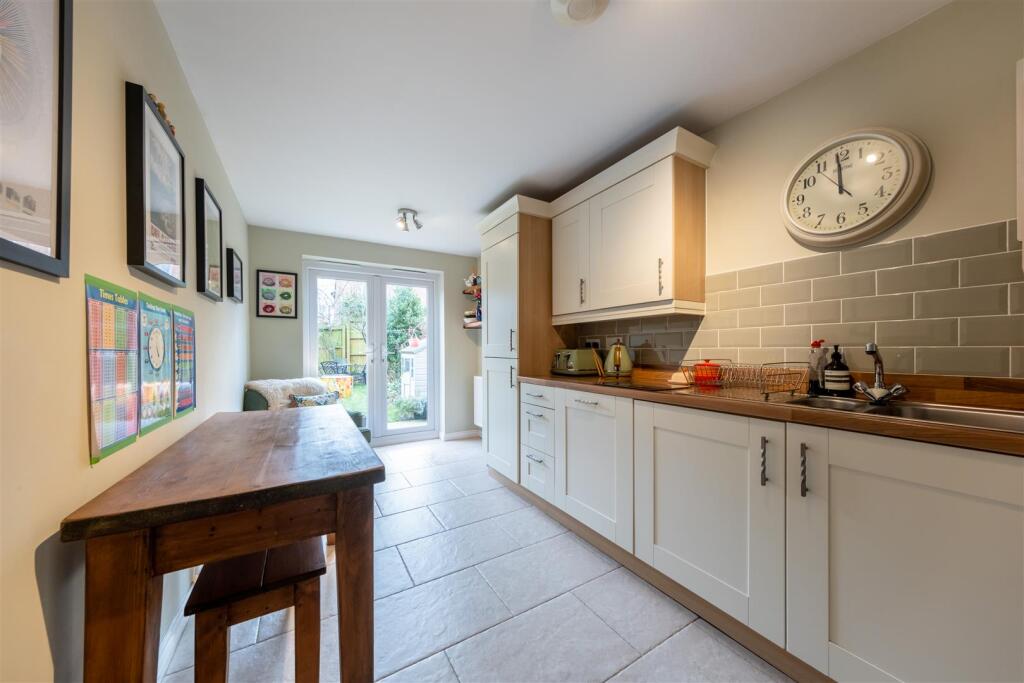 15 Sandford Drive-001.jpg