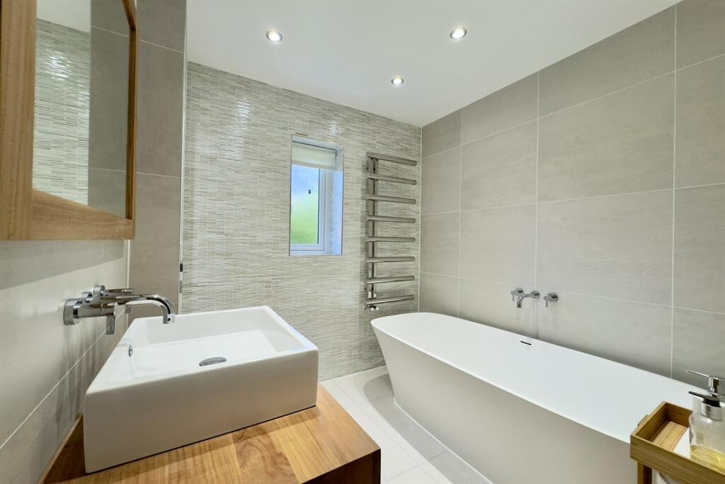 En-Suite Bathroom
