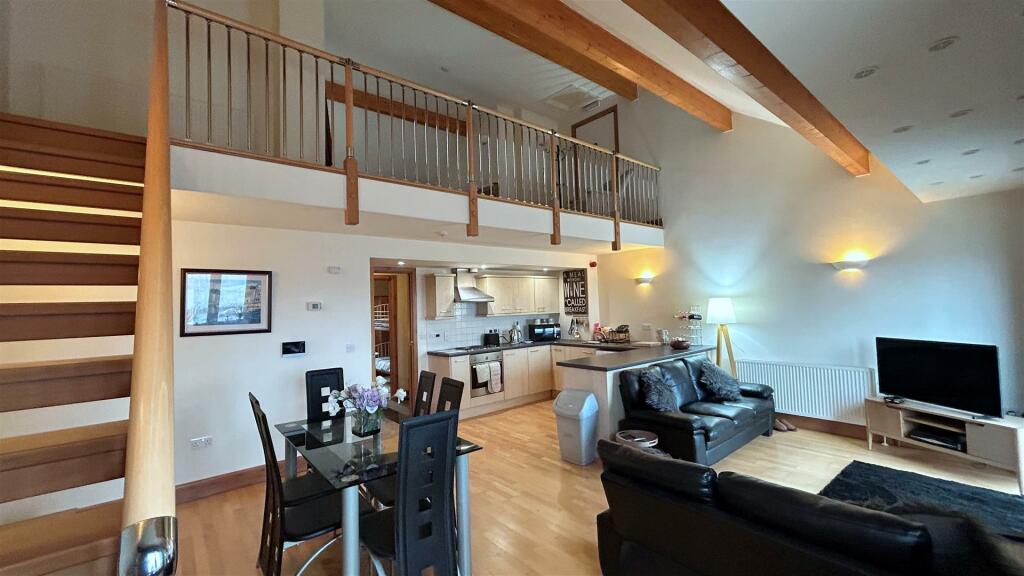 Living Room 8.jpg