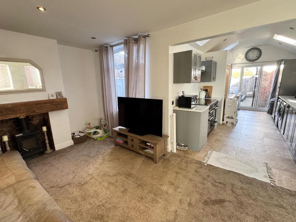 LIVING / DINING / KITCHEN