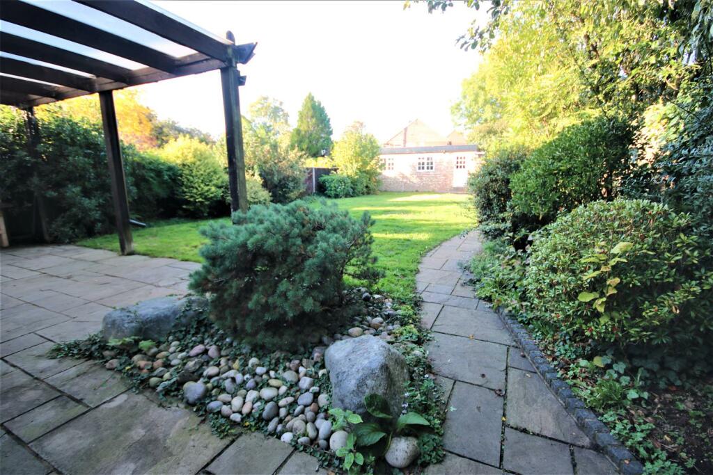 WIDE REAR GARDEN: PIC. 1