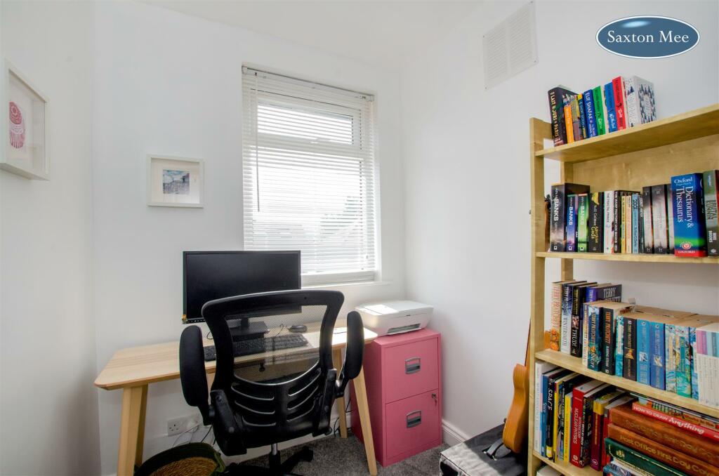 bedroom 3.jpg