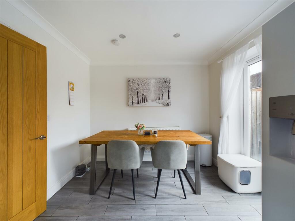KITCHEN/ DINER