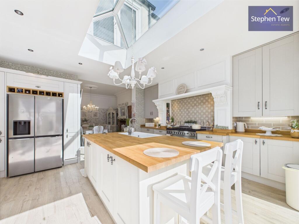 Kitchen / Living Area