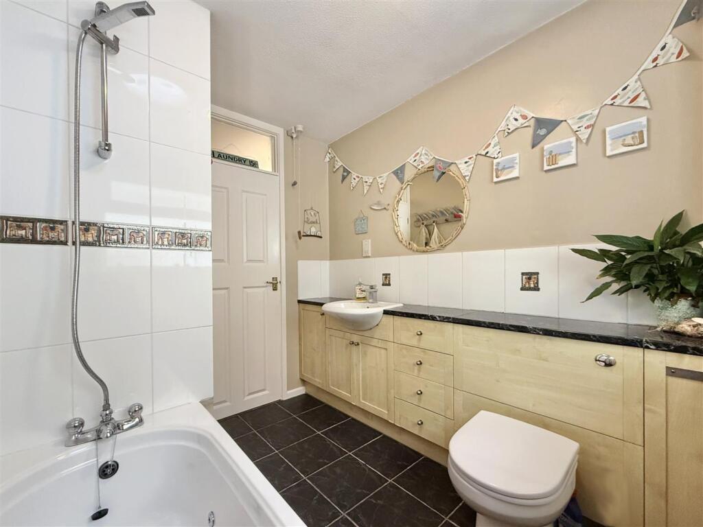 Family Bathroom.jpeg