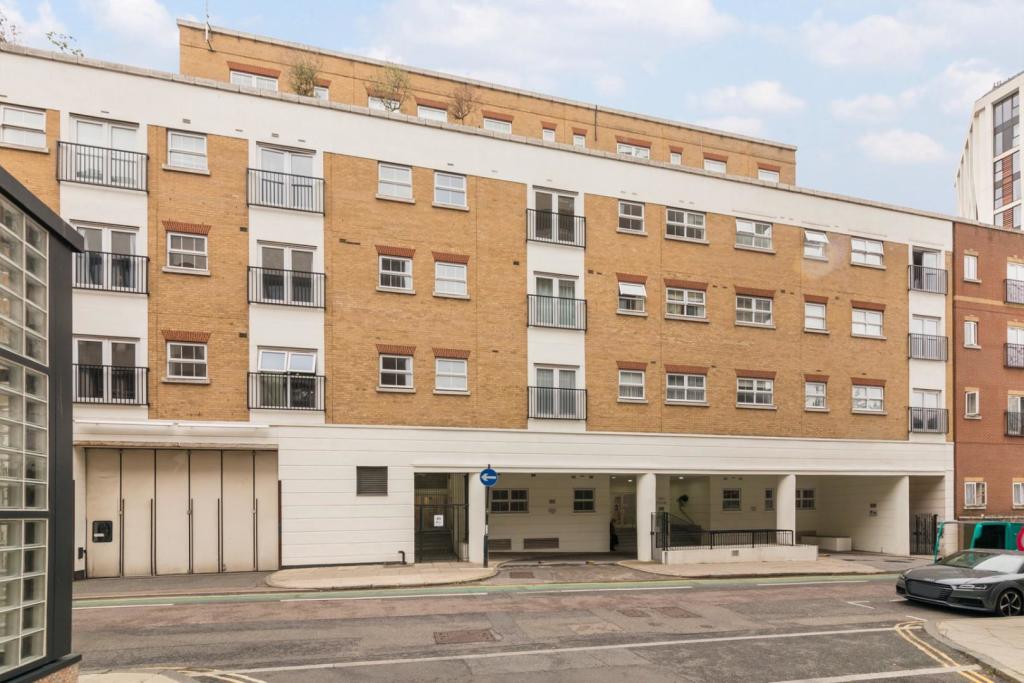 EXTERIOR 1.jpg