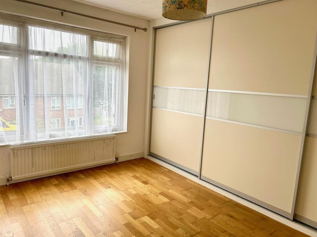 Chichester Close 3 Bed 1.jpg