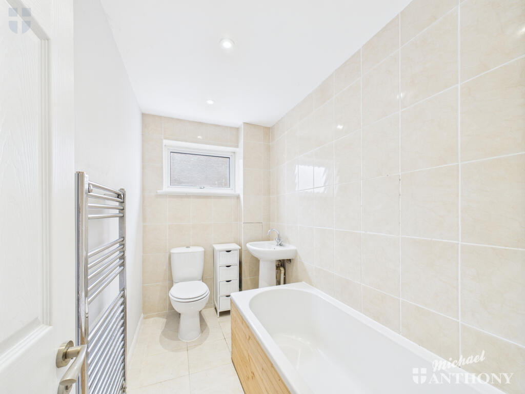 CAM03218G0-PR0703-STILL009