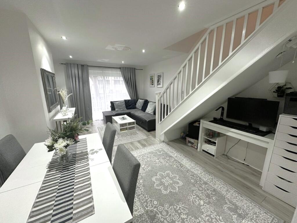 Lounge/ Dining Room