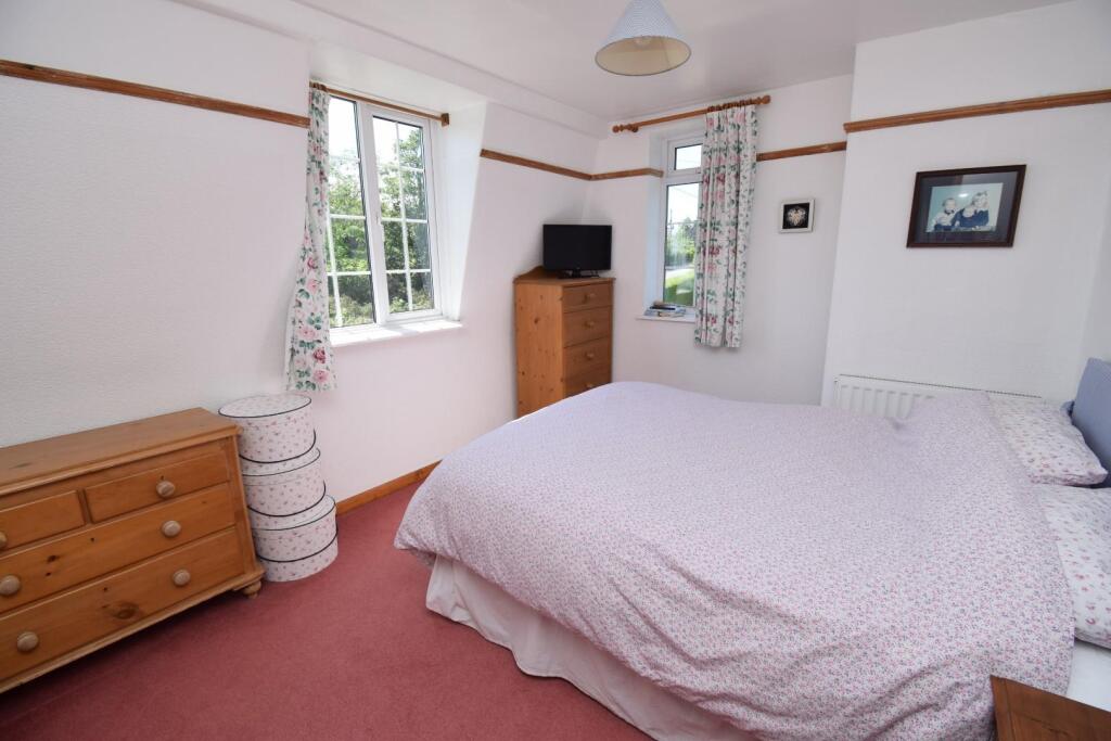 Bedroom 1.JPG