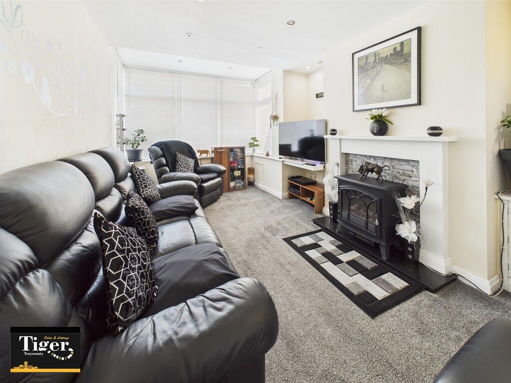 CAM02176G0-PR0582...