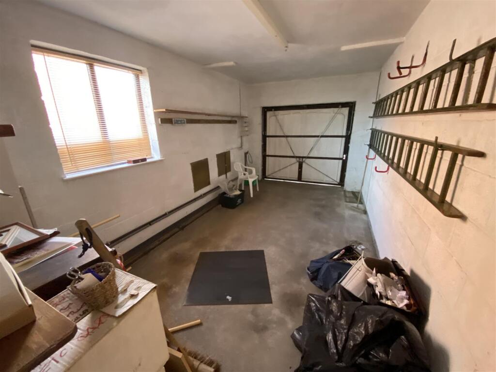 Bramleys Estate Agents - Hopton Lane - Mirfield (2