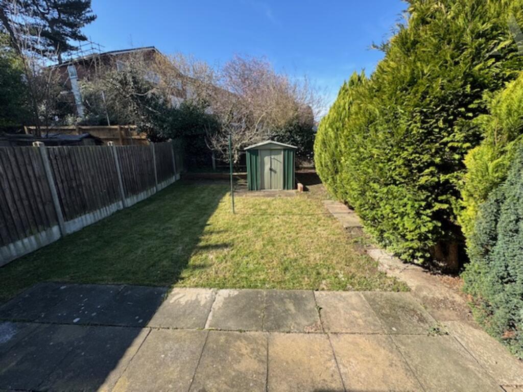 8 Chipperfield Road garden