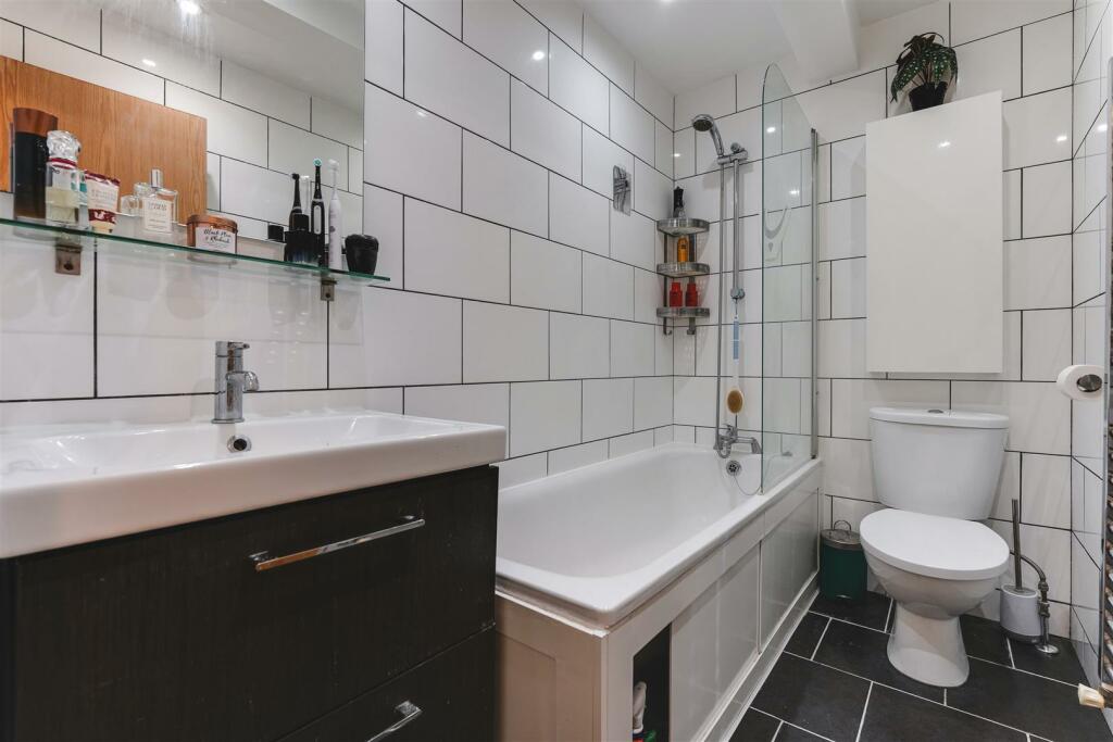 18 Evering Road (Flat 1)-10.jpg