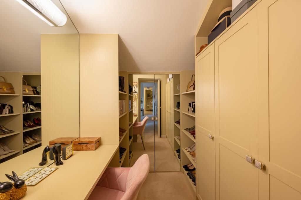 Walk-In Wardrobe