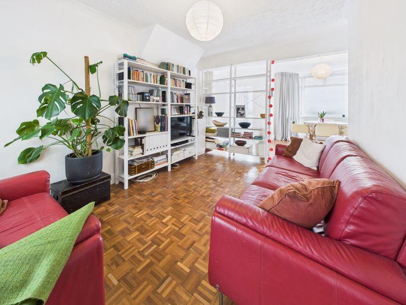 LOUNGE / DINING ROOM