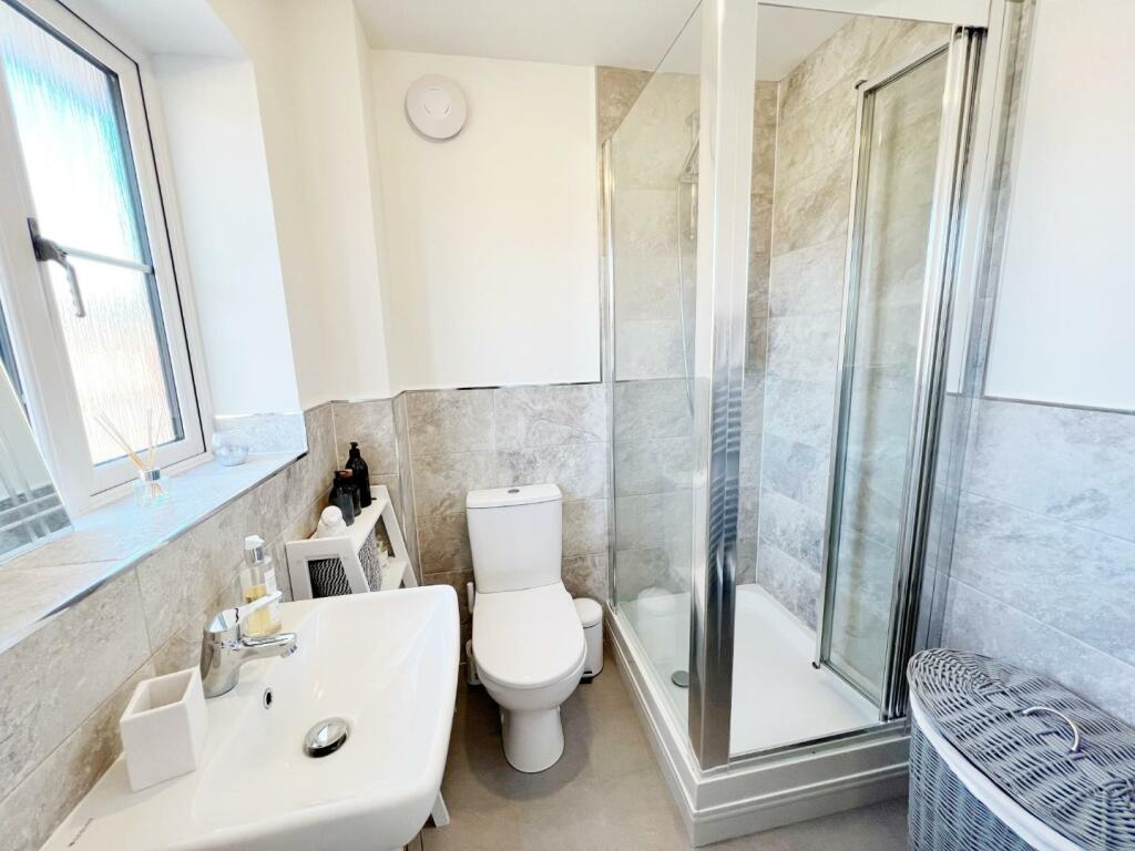 En Suite Shower Room.jpg
