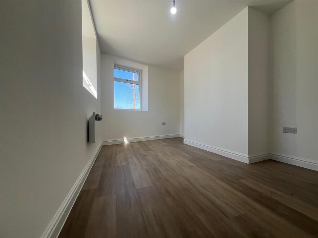 Flat1 bed1.jpg