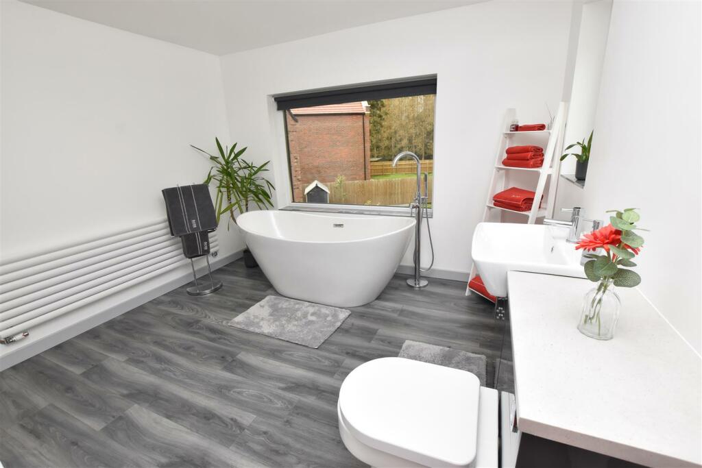 LUXURY BATHROOM EN SUITE