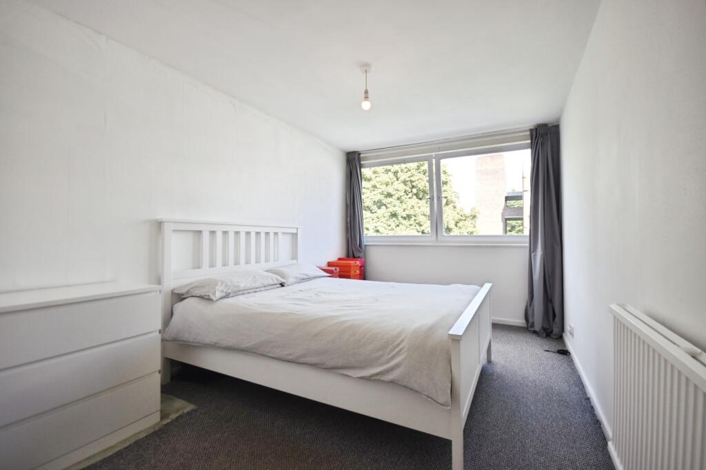 pbox-bedroom-334133.JPG